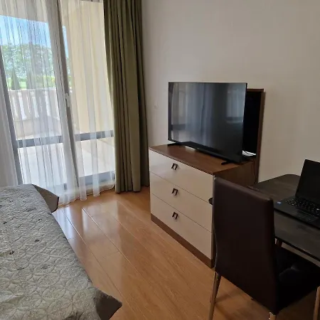 Zlaten Bryag Aparthotel *